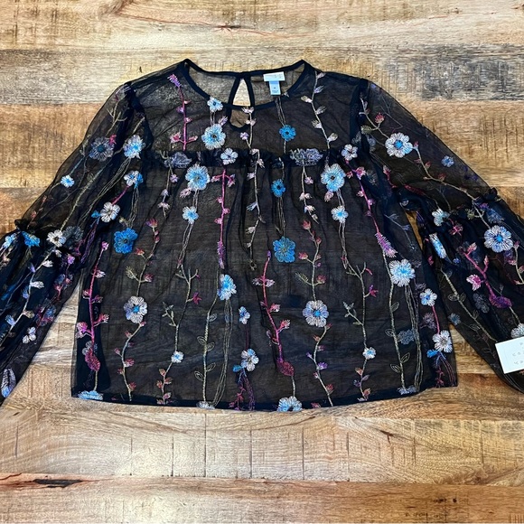 A New Day Sheer Embroidered Floral Top Size Medium NWT - Picture 4 of 12